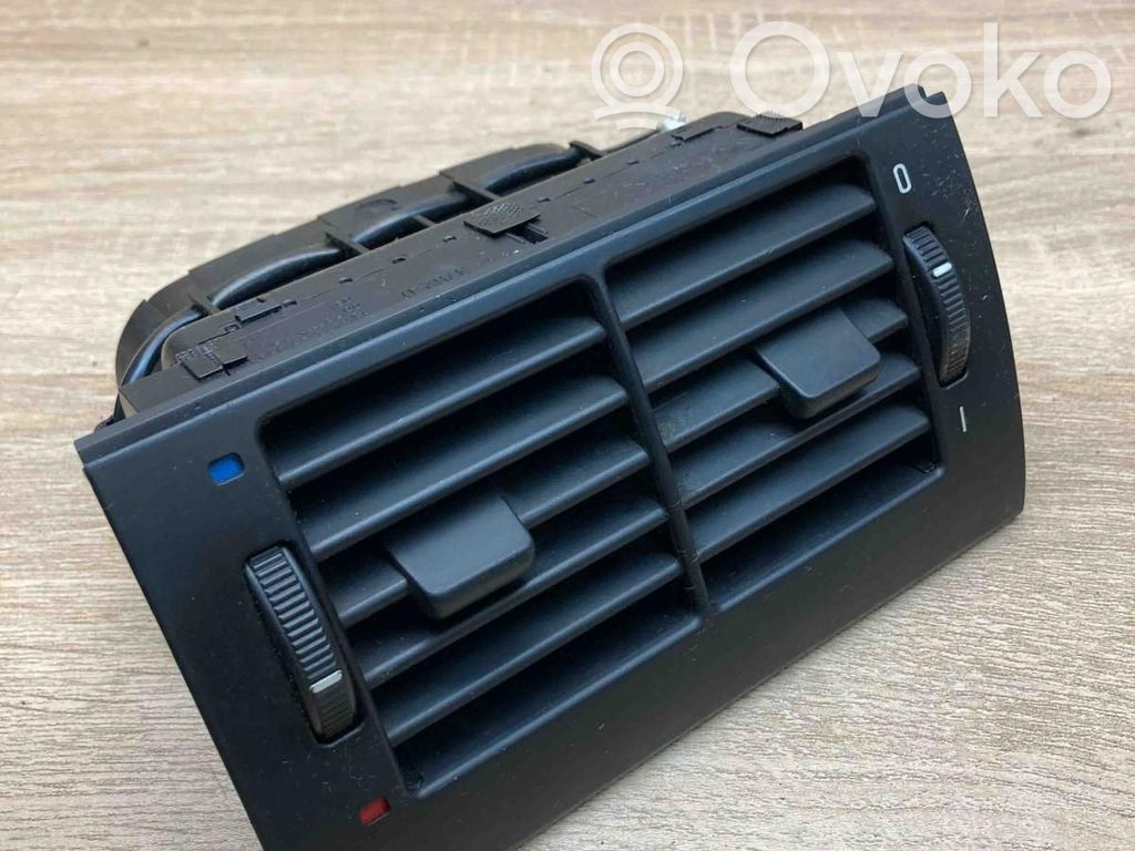BMW 5 E39 Dash center air vent grill 