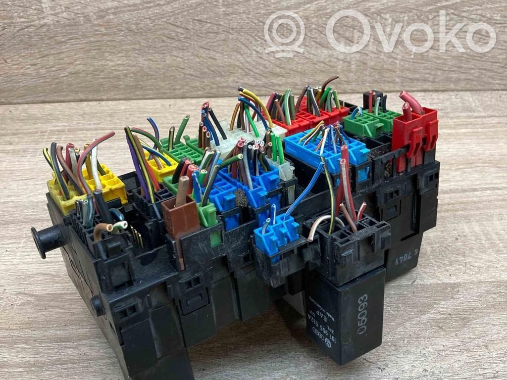 Volkswagen Transporter - Caravelle T4 Module de fusibles 