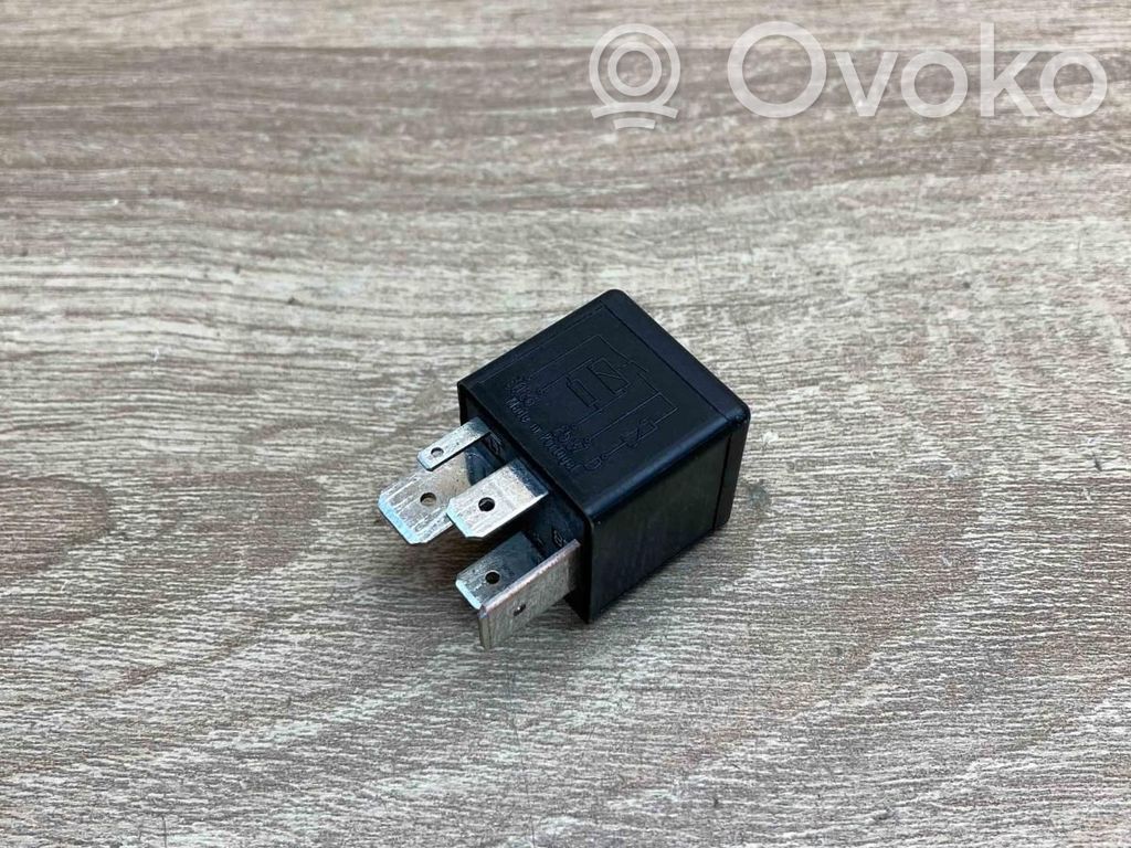 Inne przekaźniki   3D0951253A,V23134B59X418,433