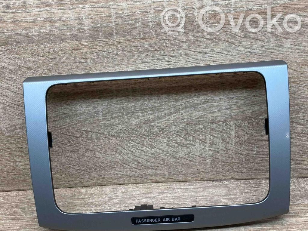 Volkswagen PASSAT B6 Moldura de la unidad delantera de radio/GPS 