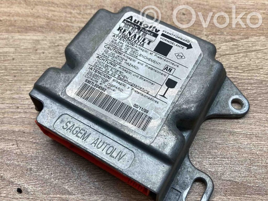 Renault Scenic I Airbag control unit/module 