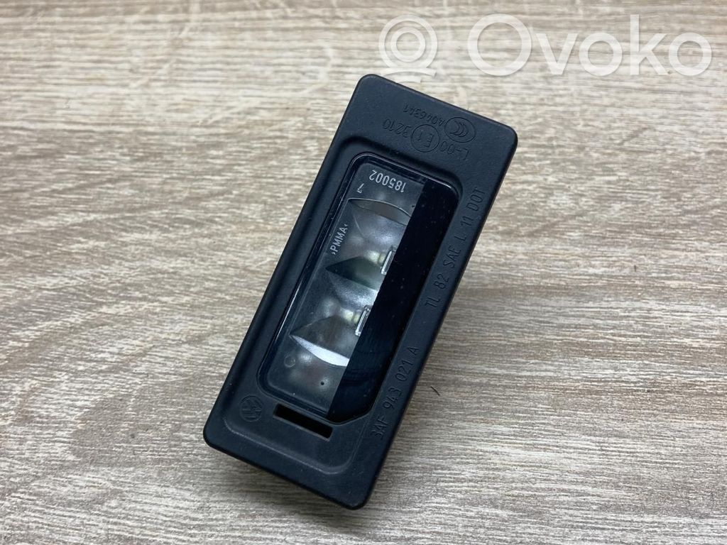 Lampa oświetlenia tylnej tablicy rejestracyjnej   3AF943021A