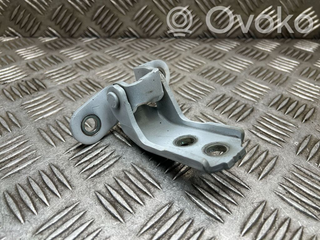 Toyota Auris E180 Priekšpusē apakšējā vira (eņģe) 