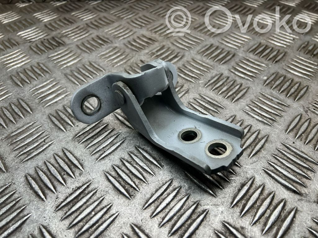 Toyota Auris E180 Priekšpusē apakšējā vira (eņģe) 