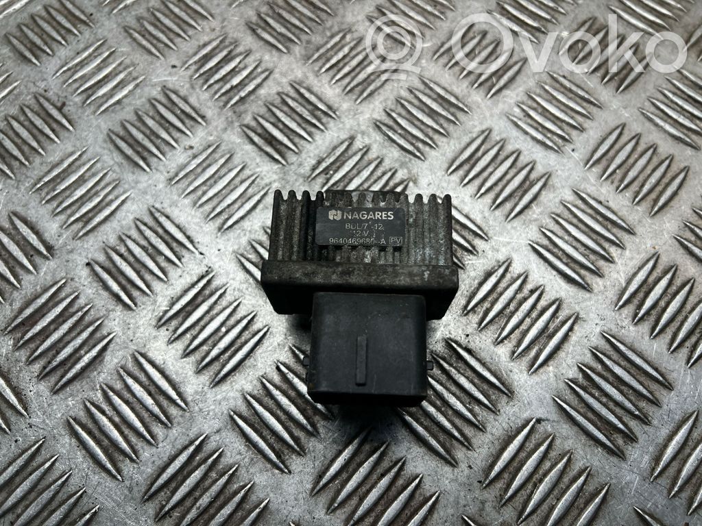 Opel Vivaro Glow plug pre-heat relay 