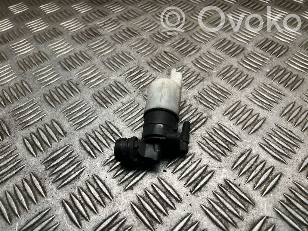 Opel Vivaro Windscreen/windshield washer pump 