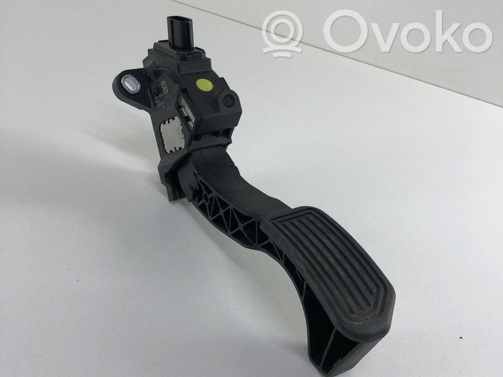 Toyota RAV 4 (XA40) Accelerator throttle pedal 