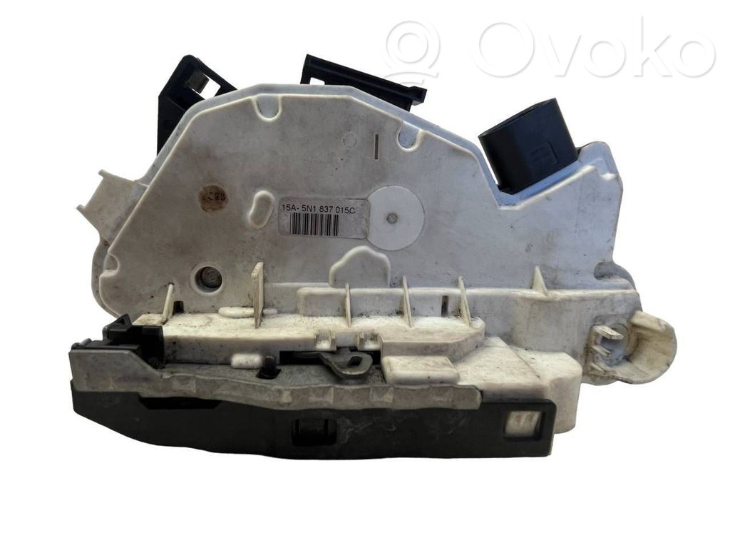 Skoda Superb B6 (3T) Priekšpusē slēdzene 