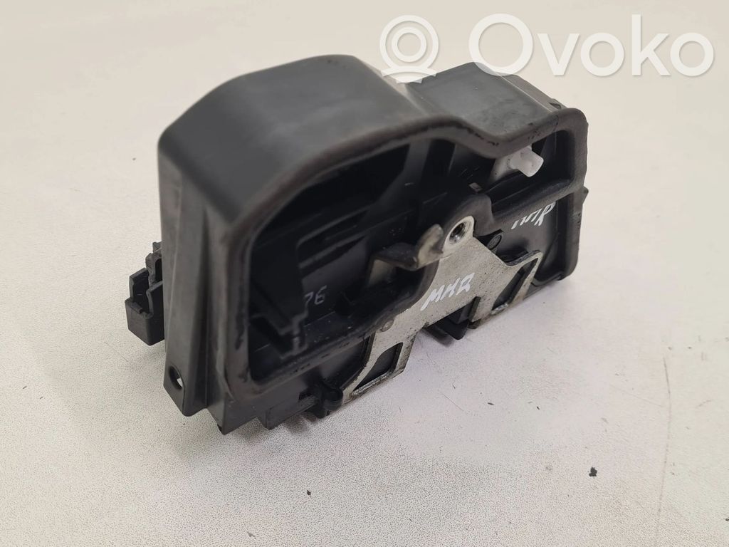 BMW 5 E60 E61 Takaoven lukko 
