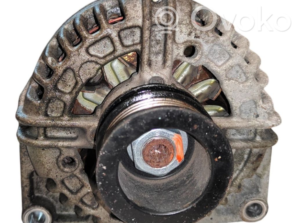 Opel Zafira B Generator/alternator 