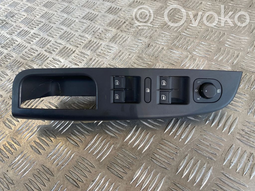 Volkswagen Golf V Electric window control switch 
