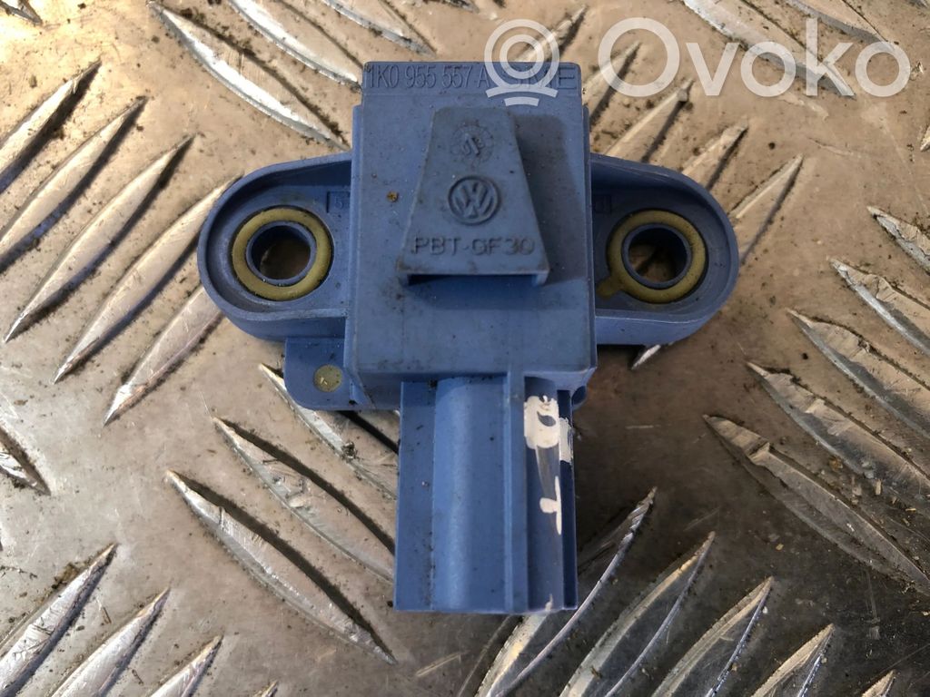 Volkswagen Golf V Czujnik uderzenia Airbag 