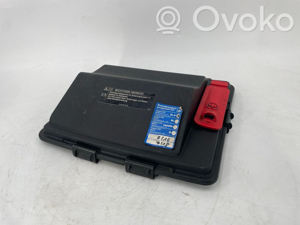 Mercedes-Benz Vito Viano W639 Coperchio/tappo della scatola vassoio della batteria 