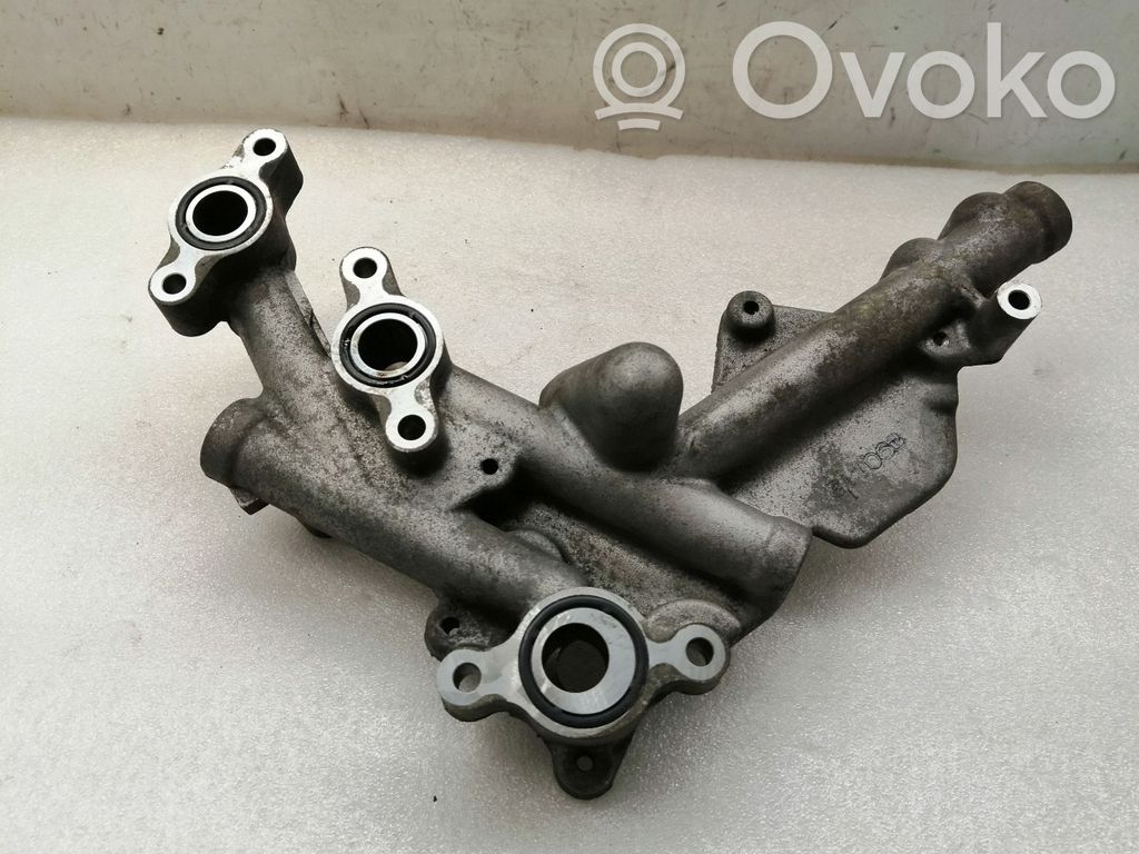 Toyota Avensis T270 Supporto di montaggio del filtro dell’olio 