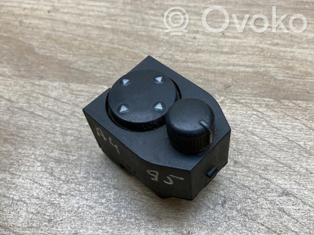 Audi A3 S3 8L Sivupeilin kytkin 