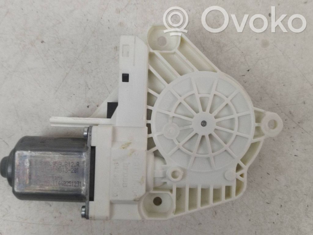 Volkswagen Touareg II Rear door window regulator motor 