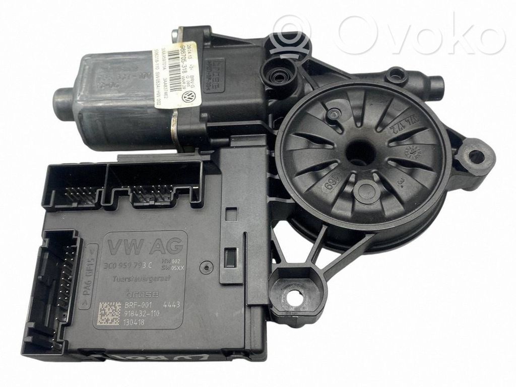 Volkswagen PASSAT B7 Moteur de lève-vitre de porte avant 