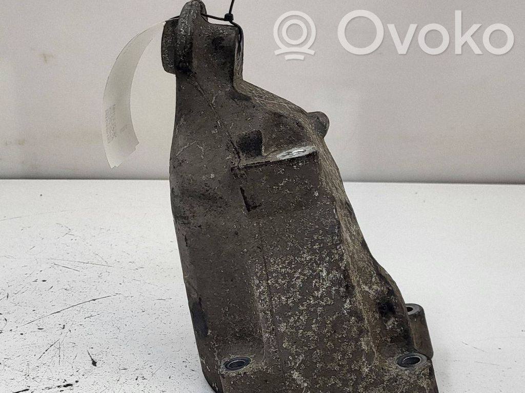 Mercedes-Benz Sprinter W906 Engine mounting bracket
