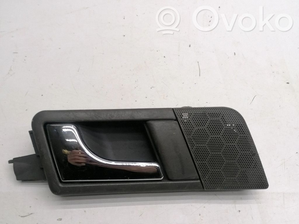 Manecilla interna puerta trasera   8Z0839019