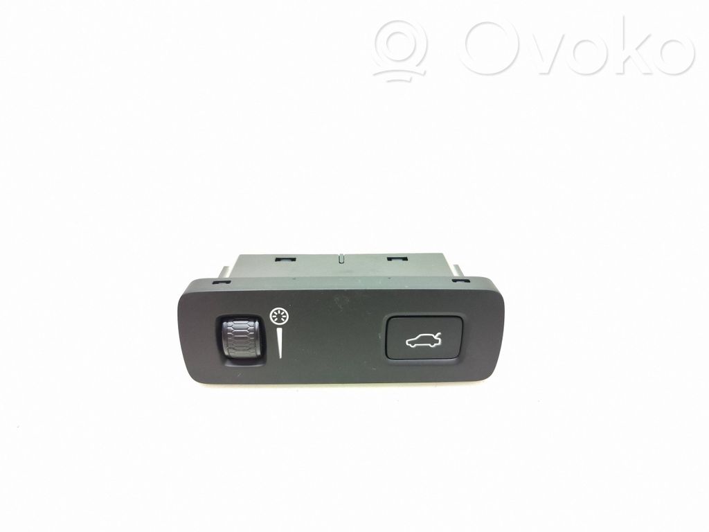 Volvo XC40 Interruptor para abrir la puerta trasera