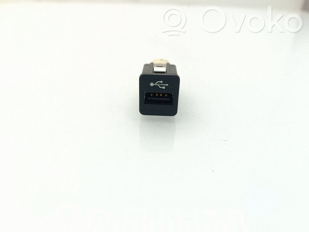 BMW 7 F01 F02 F03 F04 USB socket connector