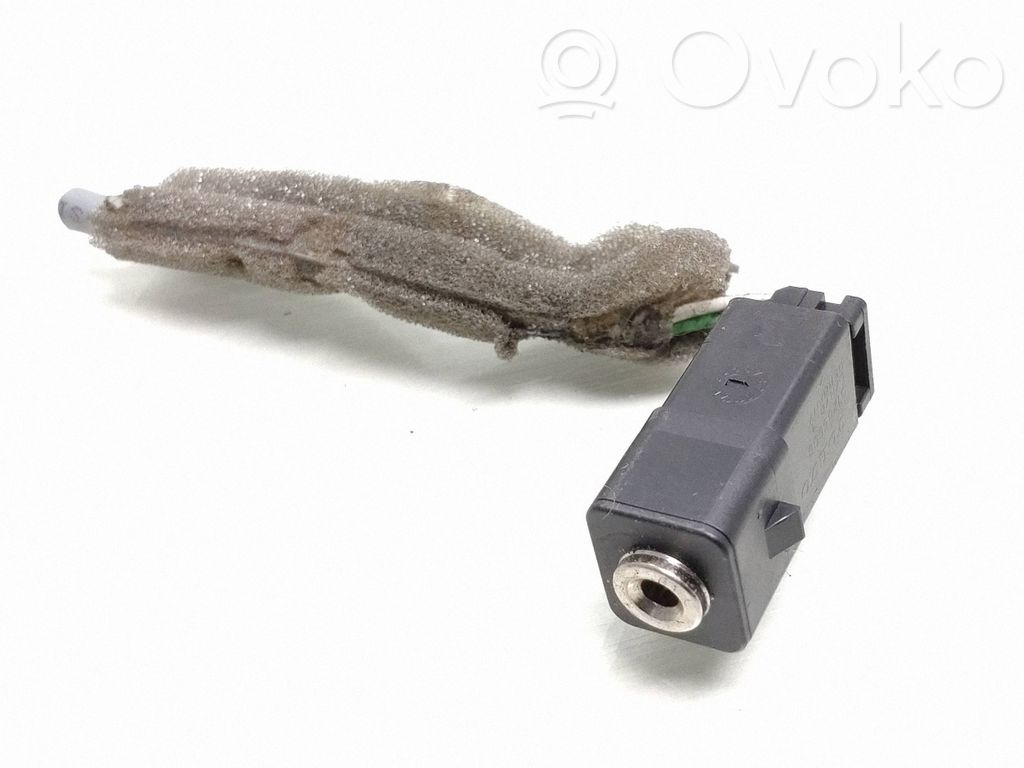 Volvo XC70 AUX-pistokeliitin 