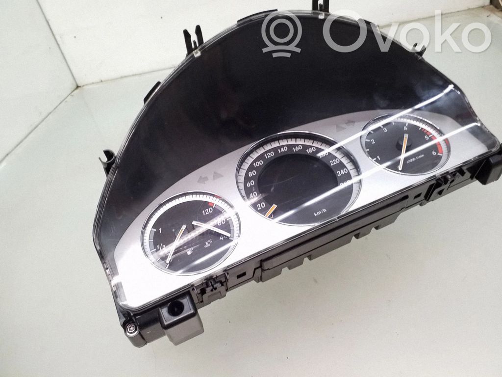 Mercedes-Benz C W204 Compteur de vitesse tableau de bord