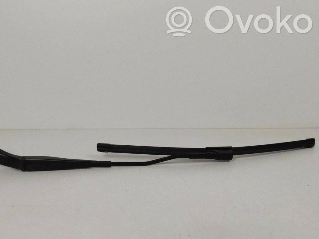 Mercedes-Benz C W205 Bras d'essuie-glace avant