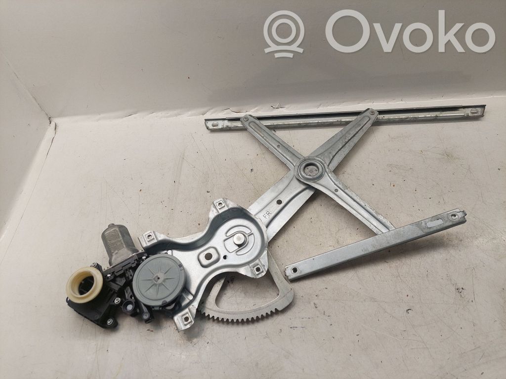 Toyota Verso Macara ușă față cu motor 