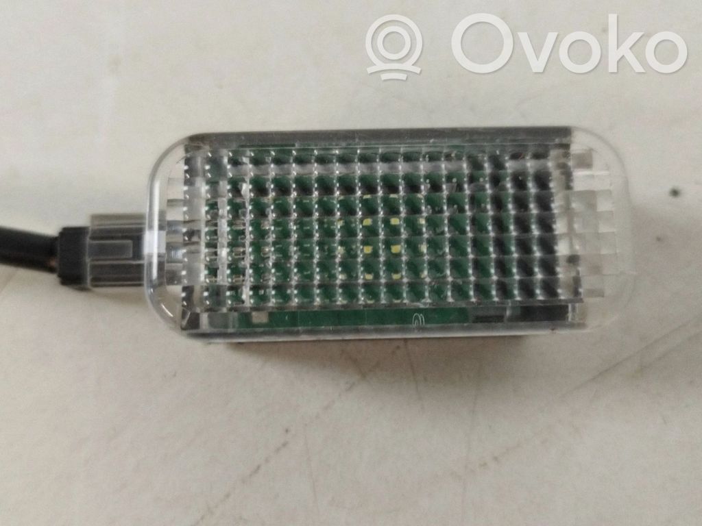 Audi A4 S4 B9 Luz interna puerta delantera 