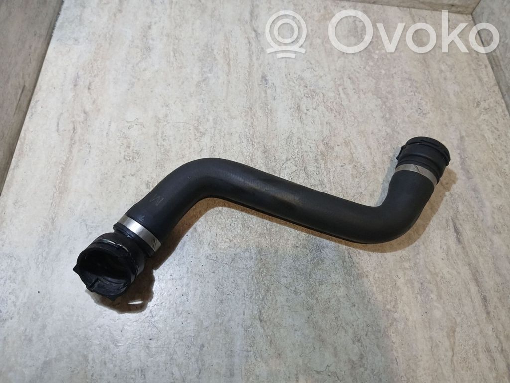 BMW 5 F10 F11 Tuyau de liquide de refroidissement moteur