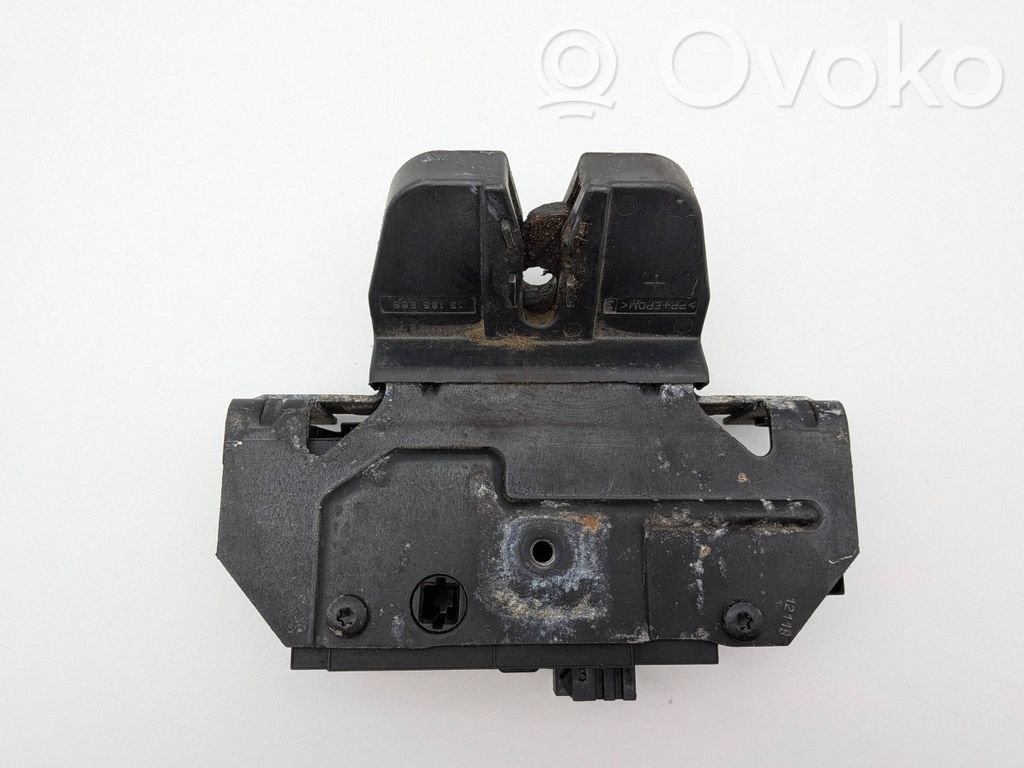 Opel Signum Aizmugurējā pārsega slēdzene 