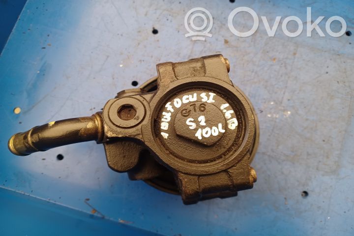 Ford Focus Ohjaustehostimen pumppu 