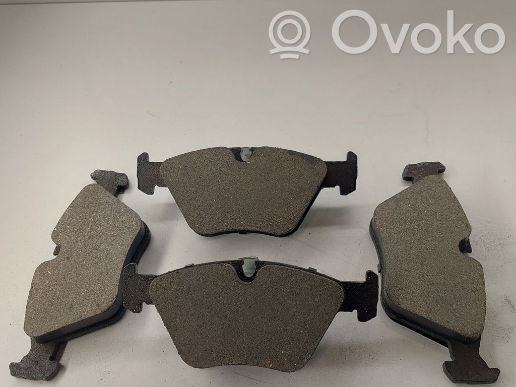 BMW 5 E39 Brake pads (front) 