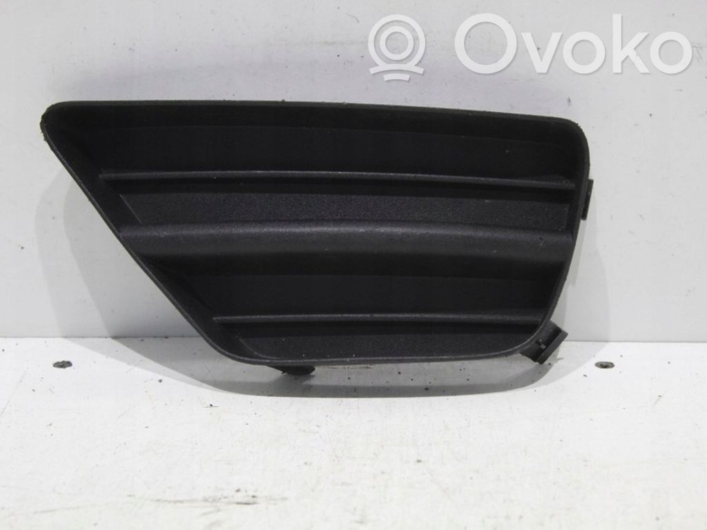 Ford Focus Etusumuvalon ritilä 