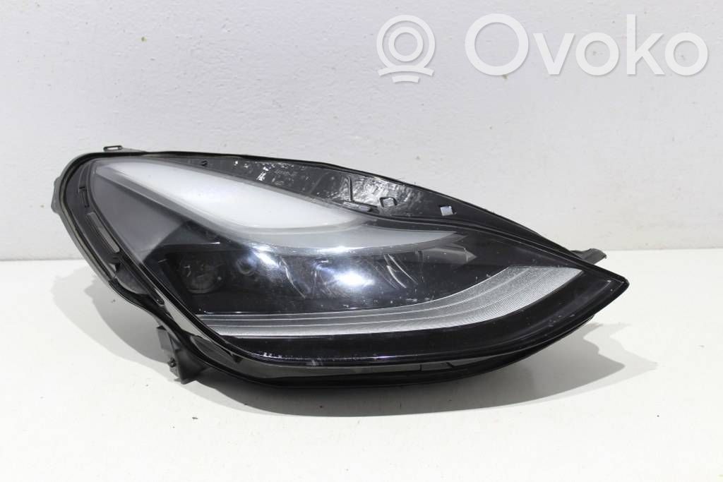 Tesla Model 3 Far 