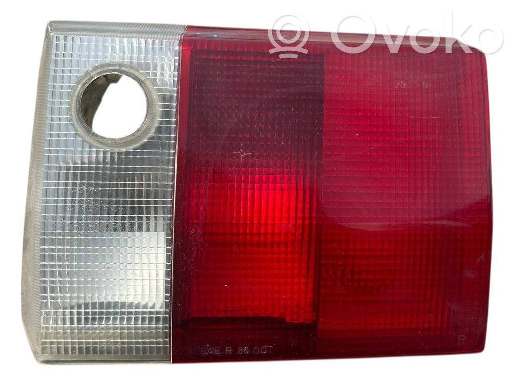 Audi 80 90 B3 Lampă spate în capacul portbagajului 