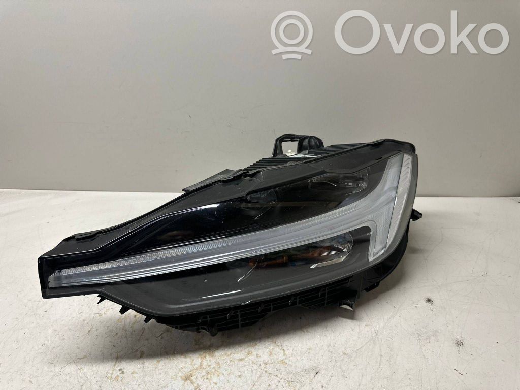 Volvo XC60 Lampa przednia 