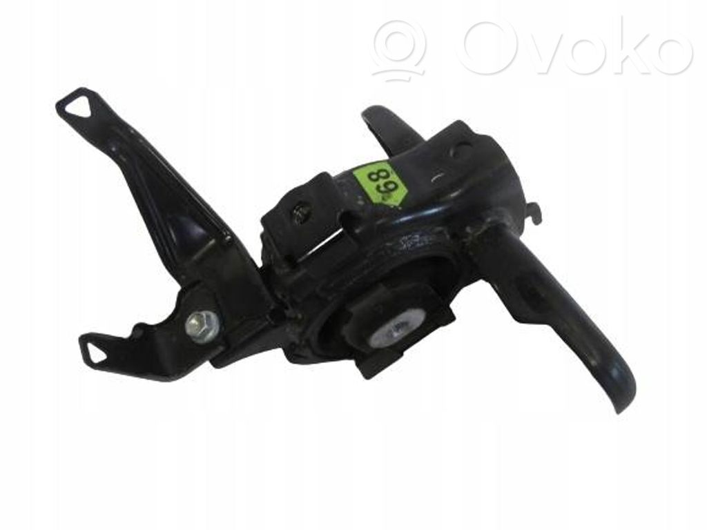 Engine mount vacuum valve