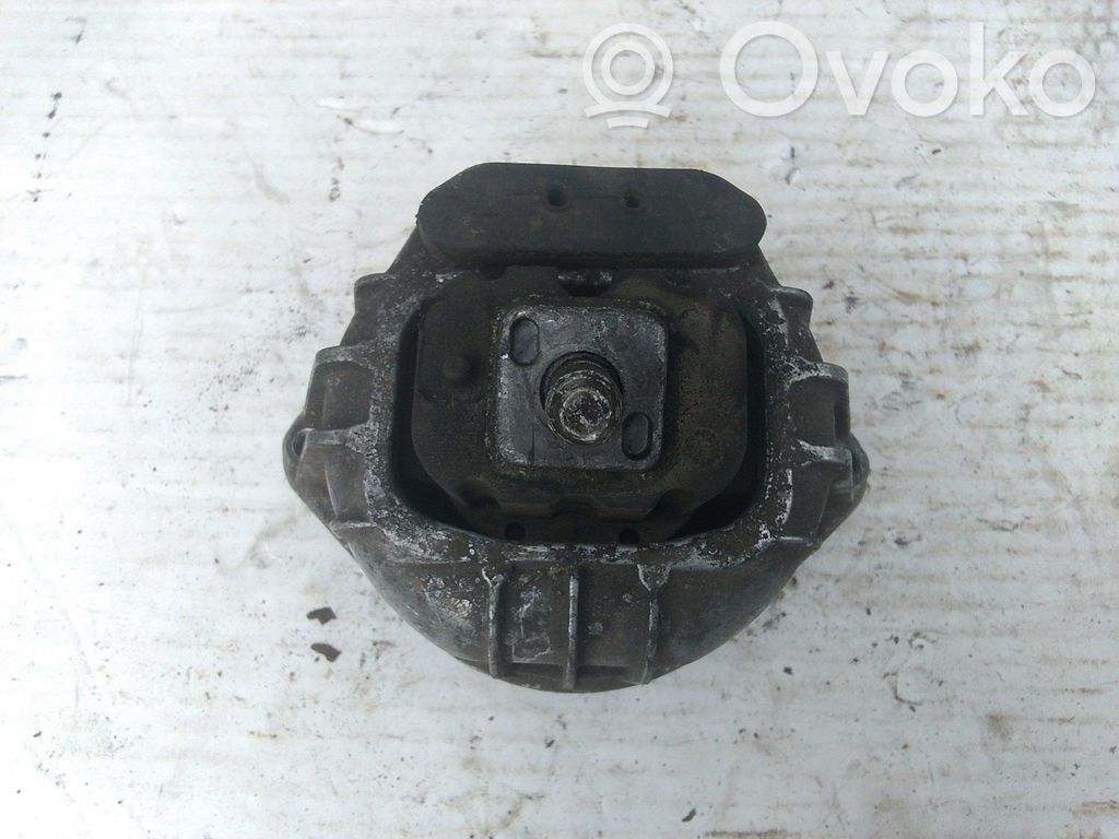 BMW 3 E90 E91 Engine mount bracket 