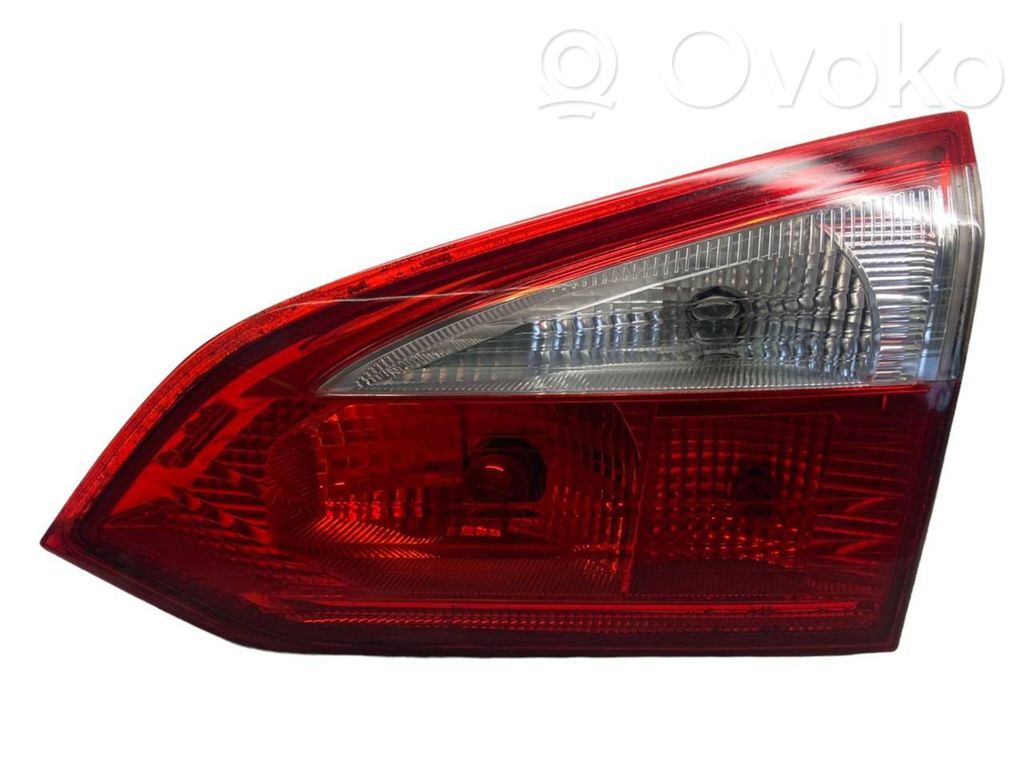 Ford Focus Aizmugurējais lukturis pārsegā 