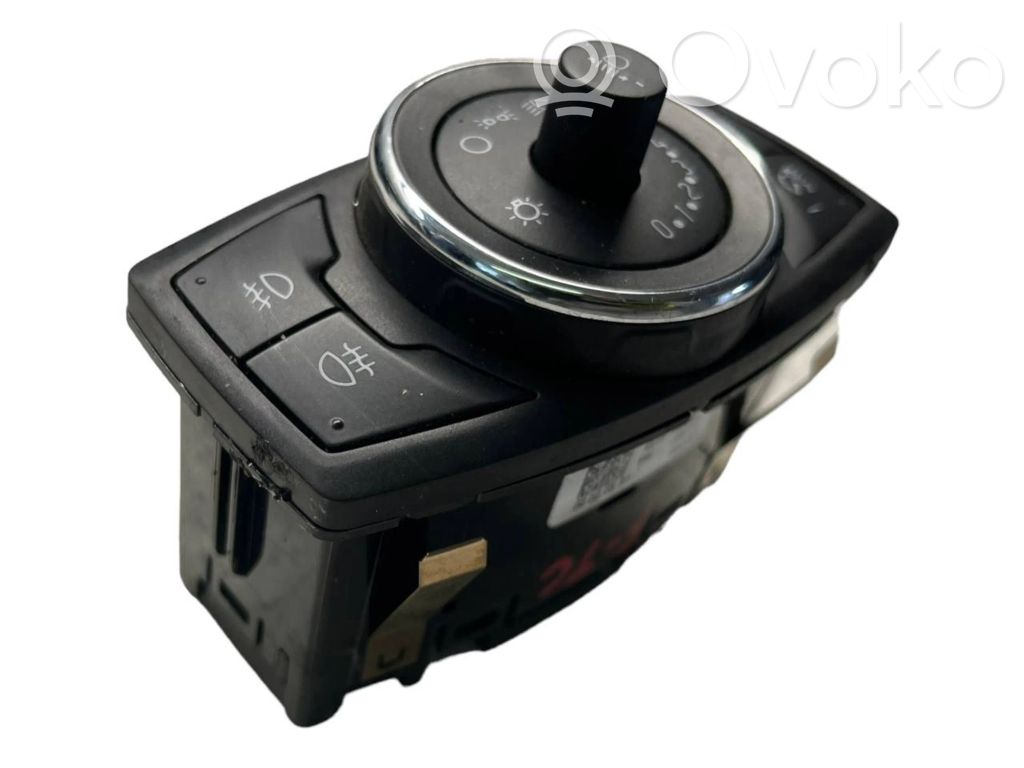 Ford Turneo Courier Light switch 