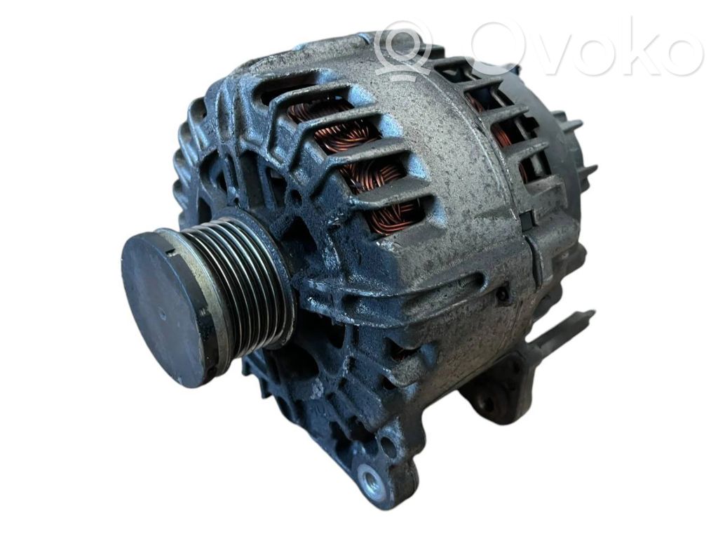 Volkswagen PASSAT B7 Alternator 