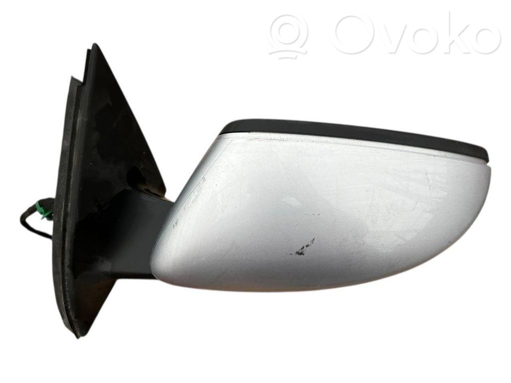 Volkswagen PASSAT B7 Front door electric wing mirror 