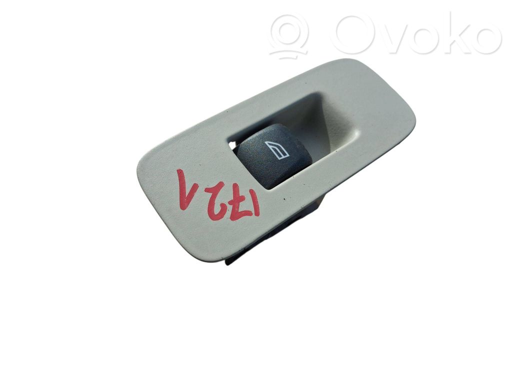 Electric window control switch   31334569,12W381