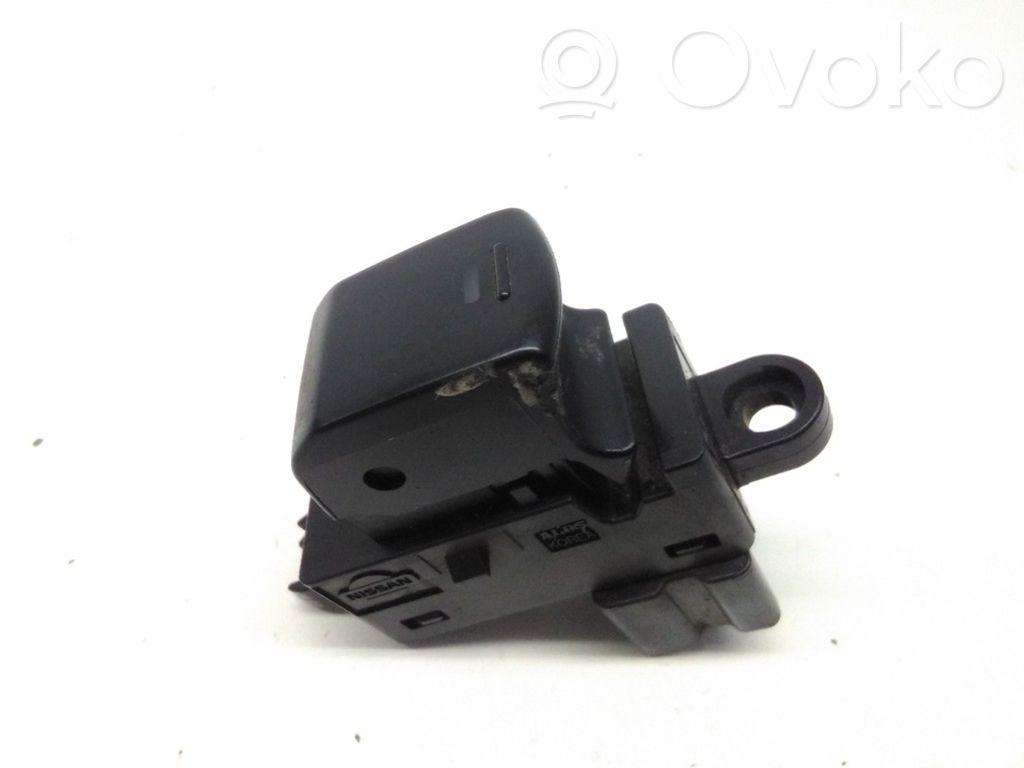 Electric window control switch   25411EA003,0896