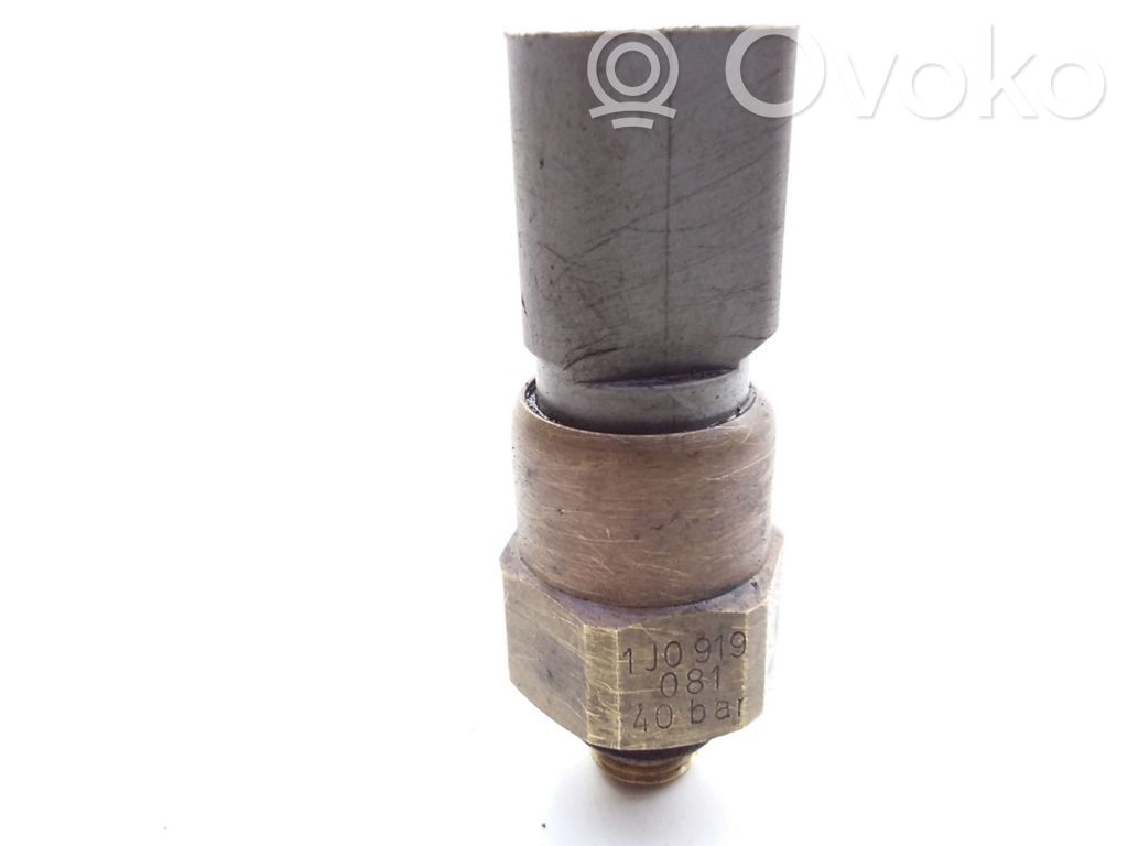 Volkswagen Golf IV Oil pressure sensor 