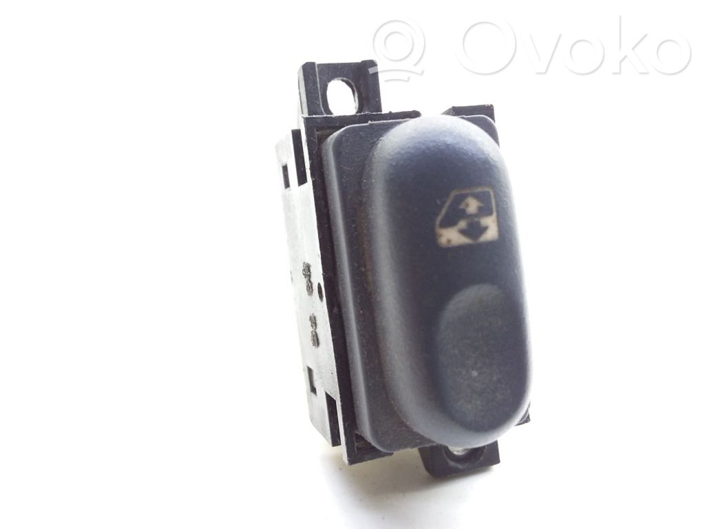 Electric window control switch   7700875677