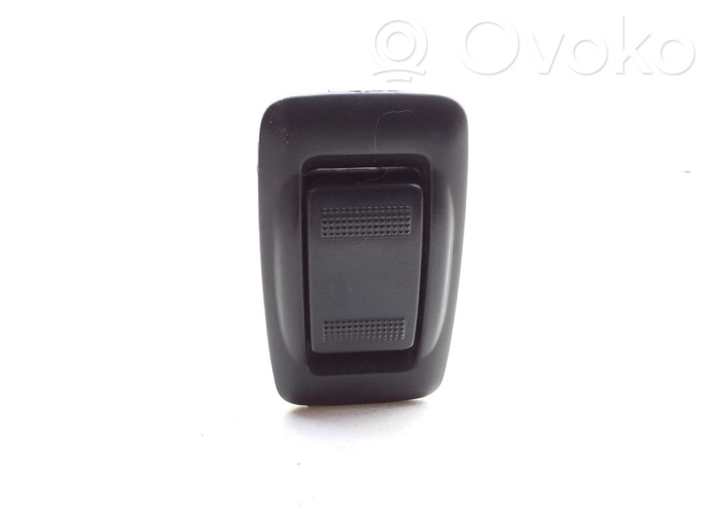 Electric window control switch   LC626638000,C8HD9800