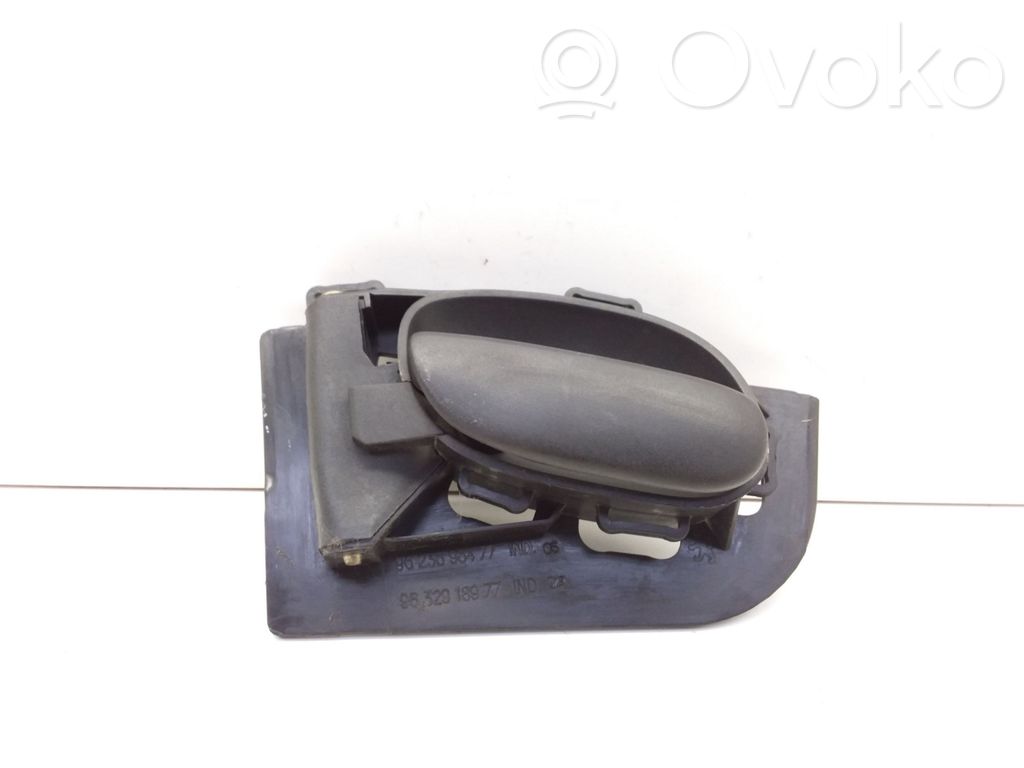 Peugeot 206 Front door interior handle 